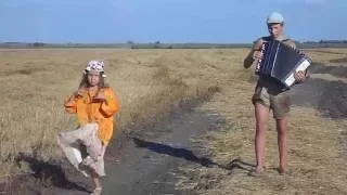 На баянеRussian Kid playing the accordion while his sister is lost in dance, Accordion Harmonica