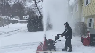 Honda 928 wheels Vs Honda 1332 tracks - Honda Snowblower Comparison in action