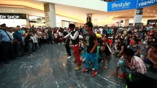 Флэшмоб - индусы красиво танцуют не только в кино! Индия, Чандигарх. 2013г.