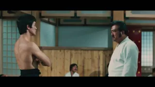 Chen Zhen (Bruce Lee) against Japanese "Hongkou" dojo.