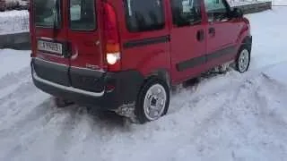 Renault Kangoo 4x4 in snow!