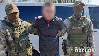 Двох чоловіків підозрюють у пограбуванні пункту обміну валют у Полтаві