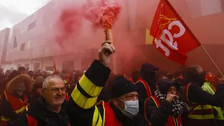 Macron insists pension reform is necessary as protests, strikes press on • FRANCE 24 English