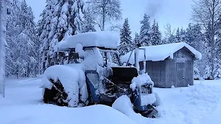 Traktorin kylmäkäynnistys / Tractor cold start (Fordson Major with new battery)