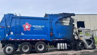 Garbage truck fire - Republic services 2355 Heil Curotto Can