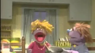 Classic Sesame Street - The Biscupids sing "Kids Just Love to Brush"