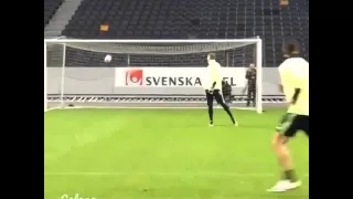 Zlatan Ibrahimovic amazing bicycle kick goal in training