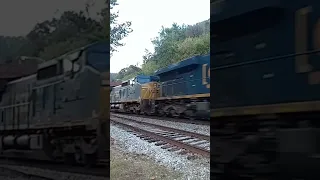 CSX blowing through Thurmond, West Virginia. Listen to that horn!