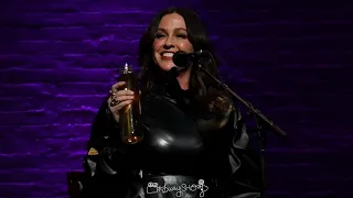 Alanis Morissette: "Smiling" Live at The Apollo