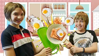 Адриан и Света готовят Майнкрафт завтрак - Яйцо в хлебе