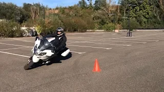 Tight turns with a BM1200RT (Maniabilité moto en BM1200RT)