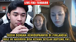 Bule cantik Finlandia ini  awalnya terlihat sedih tapi langsung di buat ketawa oleh Fiki Naki