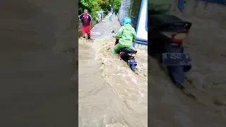 Banjir melanda Dusun Ngogak Banyubiru #Bencana #JawaTengah