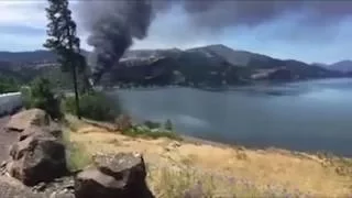 Oil train derails in Columbia River Gorge