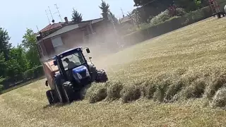 New Holland T4050 in primo taglio 2016