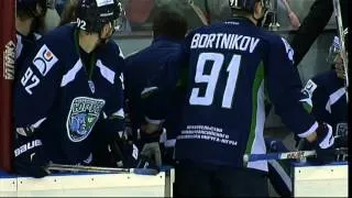 [18+] Ladislav Nagy cuts Vitaly Sitnikov's neck with his blade