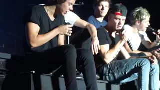 One Direction - Harry singing "Moments" to the scary Spider - LMAO!! - July 5, 2013 - Hershey PA
