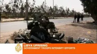 Rebels fight to hold on in Libya