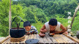 中国 农村光棍 小伙 ，模仿 ，李子柒 看破红尘，在深山活出了七十岁的熊样，一吊锅拌汤就知足