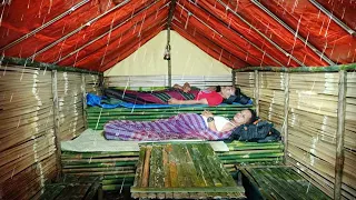 ketakutan!! ada penampakan? camping hujan deras di tengah hutan tidur di kabin bambu