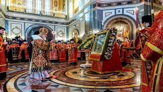 Чудотворную Тихвинскую икону Божией Матери торжественно встретили в Москве .