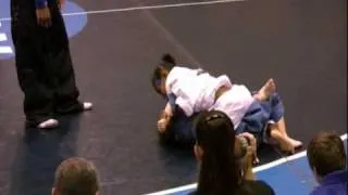 kids BJJ - Girl vs Boy - Girl wins by americana