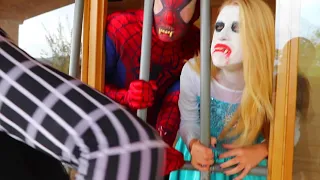 Superheroes Vampire Elsa vs Spiderman in Jail