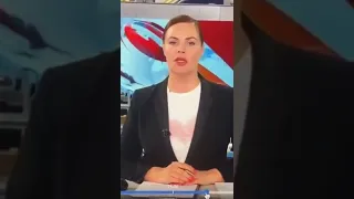 Редактор 1 канала Мария Овсянникова выступила против войны с Украиной.