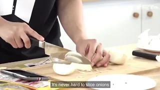 RM cutting onions