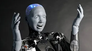 IS THIS THE FUTURE OF CUSTOMER SERVICE? WATCH THIS ROBOT LEAVE YOU SPEECHLESS!