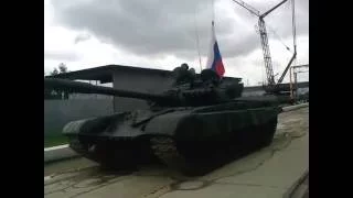 61 БТРЗ. Проход танков Т-72, Т-34 и танкового тягача МАЗ-537.