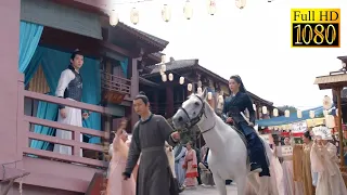 Cinderella rides horse on street,serious general falls in love with her at first sight