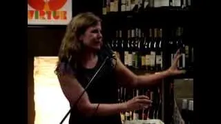 Author Chelsea Cain Speaks at Hillsboro Bards & Brews