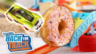 ¡ÉPICO desafío de desayuno EXTREMO con AUTOS HOT WHEELS! 🍩😎 | Reinventa tus Pistas Hot Wheels