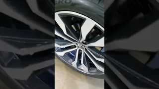 How do VW Dynamic Center Caps work?