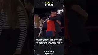 Luis Rubiales, presiden Federasi sepakbola kerajaan spanyol mencium salah satu pemain #leonorsofia