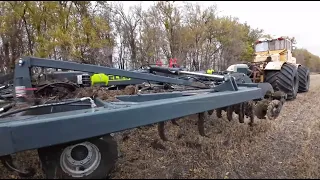 Трактор Кировец + ЧДА-5. Работа по сырой почве.