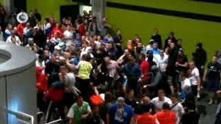 EURO 2012 - Российские болельщики избили стюардов