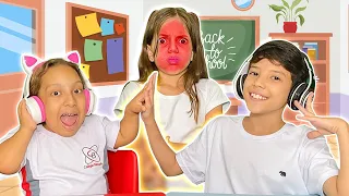 Maria Clara e seus amigos em histórias engraçadas sobre escola   Família MC Divertida