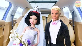 Barbie wedding toys, Snow White and the groom take the wedding car to the auditorium