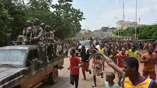Coup d'État en Guinée, les forces spéciales affirment détenir le président Alpha Condé