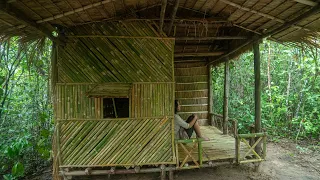 Girl Build Bamboo House in to Live, Women Living Off The Grid