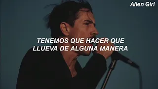 Red Hot Chili Peppers - The Adventures Of Rain Dance Maggie // Sub. Español (video oficial)