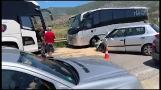 Top News – Dy autobusë e një veturë përfshihen në aksident, tre të plagosur në Prrenjas