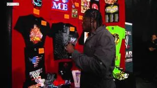 Raw: R-Truth trashes a WWE merchandise stand