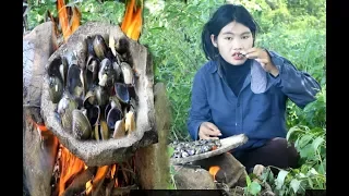 Primitive Technology   roasted Oysters on rock  Cook Oysters on a rock