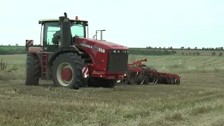 Versatile 550 tractor with single wheels pulling Väderstad Top Down cultivator in Germany + NO MUSIC