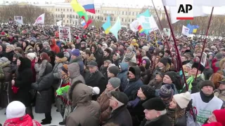 Thousands gather to remember Nemtsov