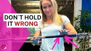 HOW to HOLD the pool cue right