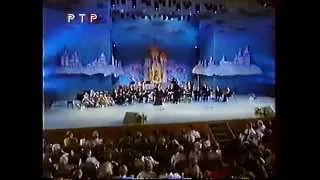 Л. Г. Зыкина - Течёт река Волга (70-летие в ГЦКЗ "Россия" - 1999 г. - русская народная песня)